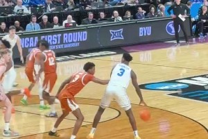 这身高臂展确实难防！迪班萨单打急停中投轻松取分！