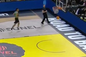 此前从NBA退役！卢比奥欧洲联赛最近高光：半场超远世界波轰进