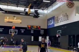 今天就是超巨表现！肯纳德此前在训练中秀神准三分，直接看服顿宝